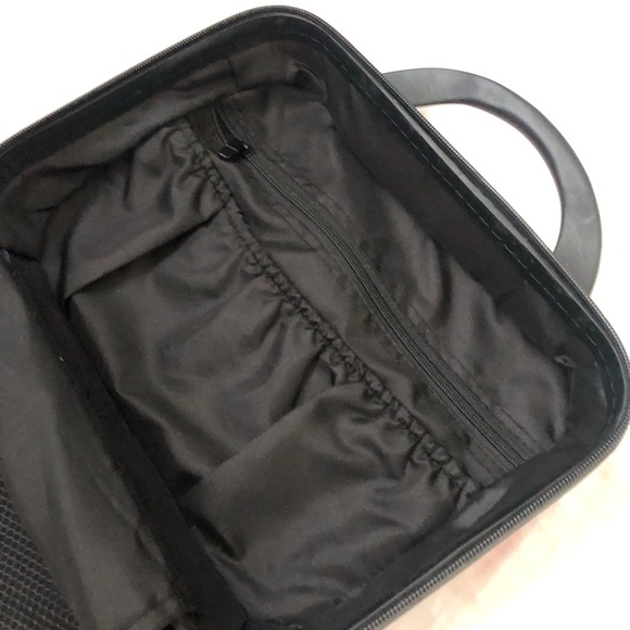 Hello Kitty hardshell travel case - Picture 11 of 12